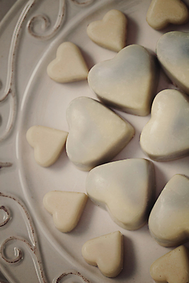 포토 JPG 해외이미지 모양 커플 기념일 음식 결혼 백그라운드 탁자 추상 휴가 디저트 발렌타인데이 사탕 선물 사랑 이벤트 사람없음 장식 세트 초콜릿 저녁식사 어둠 우유 수확 흰색 하트 시골 축하 대접 고급 달콤 맛 설탕 먹기 질감 충동구매 프로스팅 해외202004 해외포토 감정 컬러 가구 컨셉 무늬 농업 관계 모션 데이이벤트 유제품 쇼핑 식사 제빵 과소비 파일형식 이미지허브