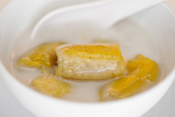 포토 JPG 해외이미지 전통 옷 아시아 문화 음식 조각 과일 태국 디저트 바나나 건강 요리 동양인 사람없음 장식 컬러풀 노란색 동남아시아 우유 에너지 흰색 신선 사발 달콤 실크 설탕 먹기 유기농 부드러움 시럽 코코넛 짜임 내추럴 섞기 숙성 어려움 해외202004 해외포토 웰빙 나라 컬러 모션 유제품 인종 직물 감각 사기그릇 맛 파일형식 이미지허브