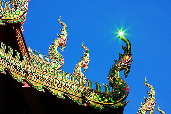 포토 JPG 해외이미지 전통 디자인 외관 아시아 종교 문화 패턴 불교 건축양식 태국 유리 하늘 지붕 미술 동양인 사람없음 목재 장식 초록색 파란색 반사 머리 거울 사찰 고명 그룹 황금 묘사 옛날 스타일 해외202004 해외포토 나무 건축 나라 컬러 무늬 재료 종교건축 재질 문화예술 인종 신체부위 파일형식 이미지허브