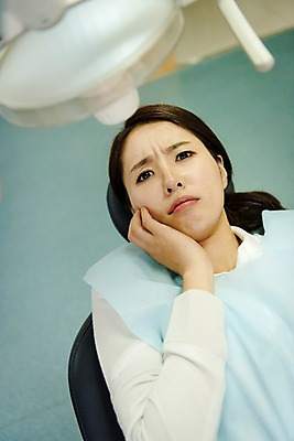 포토 JPG 여자 의학 실내 치과 한명 상반신 성인 앞모습 30대 눕기 한국인 치과용품 치과진료 치통 성인여자한명만 국내포토 1 뷰포인트 모션 병원 사람 동양인 내부 장년 진료 의료용품 질병 여자한명만 성인여자만 파일형식