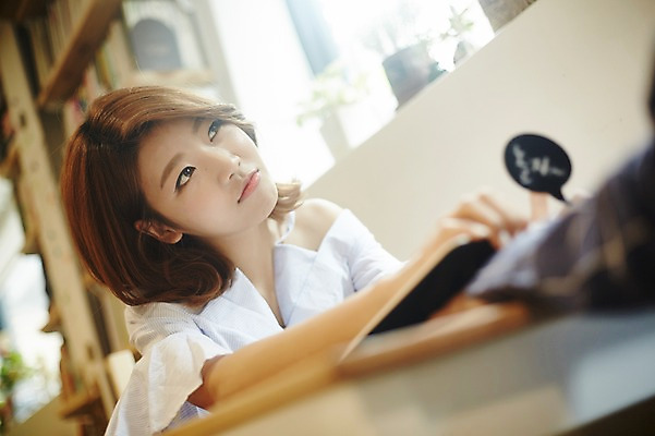 포토 JPG 커플 여자 남자 커플라이프 말풍선 데이트 실내 앉기 상반신 20대 성인 두명 앞모습 노트북 카페 한국인 지루함 성인만 국내포토 라이프스타일 감정 뷰포인트 관계 모션 사람 동양인 청년 내부 전자제품 상점 파일형식