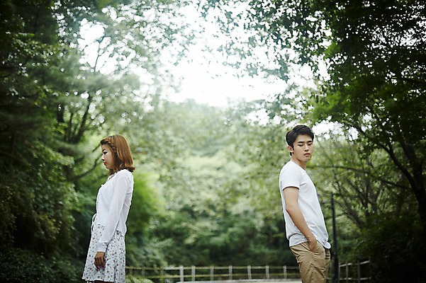 포토 JPG 주간 나무 커플 공원 여자 남자 커플라이프 데이트 서기 상반신 20대 성인 야외 두명 옆모습 한국인 등돌리기 주머니손 성인만 국내포토 자연요소 식물 라이프스타일 공공시설 뷰포인트 관계 모션 사람 동양인 청년 파일형식