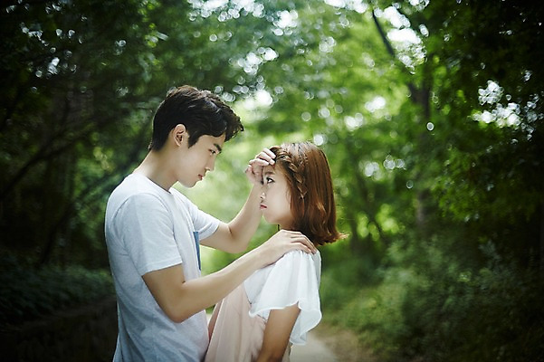 포토 JPG 주간 나무 커플 공원 여자 남자 커플라이프 데이트 사랑 서기 상반신 20대 성인 야외 두명 옆모습 마주보기 산책 한국인 성인만 쓰다듬기 국내포토 자연요소 식물 라이프스타일 공공시설 감정 뷰포인트 관계 모션 휴식 사람 동양인 청년 파일형식