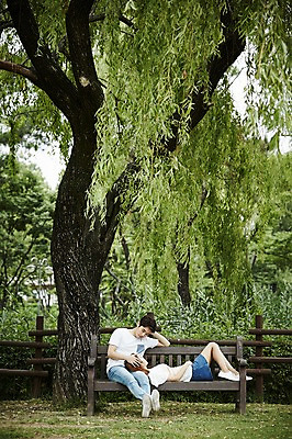 포토 JPG 주간 전신 나무 커플 공원 여자 남자 커플라이프 벤치 데이트 사랑 앉기 20대 성인 야외 두명 앞모습 옆모습 눕기 다정 산책 한국인 성인만 쓰다듬기 국내포토 자연요소 식물 라이프스타일 공공시설 감정 뷰포인트 컨셉 의자 관계 모션 휴식 사람 동양인 청년 파일형식
