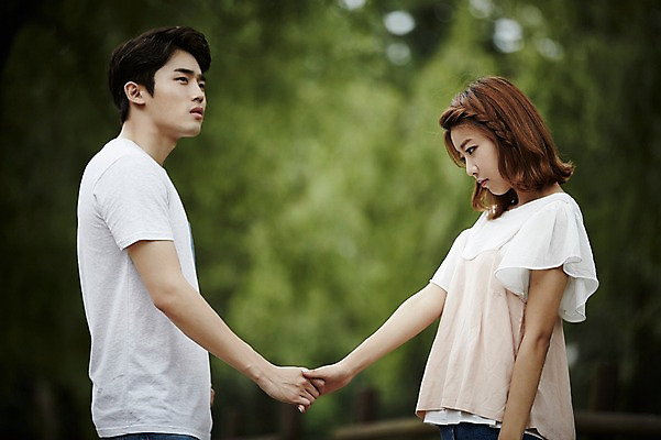 포토 JPG 주간 커플 공원 여자 남자 커플라이프 데이트 서기 상반신 20대 성인 야외 두명 옆모습 마주보기 손잡기 한국인 화해 성인만 국내포토 자연요소 라이프스타일 공공시설 감정 뷰포인트 관계 모션 사람 동양인 청년 파일형식