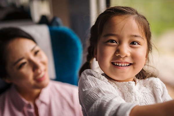 포토 JPG 주간 여자 딸 행복 어린이 여행 장난 모녀 엄마 실내 미소 앉기 상반신 성인 두명 앞모습 캐주얼 30대 화목 기차 한국인 가족라이프 즐거움 춘천 기차여행 여자만 국내포토 자연요소 라이프스타일 옷 감정 육상교통 뷰포인트 컨셉 가족 모션 대중교통 표정 사람 동양인 내부 장년 강원도 파일형식