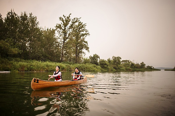 포토 JPG 주간 여자 남자 딸 어린이 여행 가족 엄마 앉기 풍경 소녀 상반신 성인 야외 앞모습 세명 30대 강 한국인 가족라이프 체험 아빠 승차 즐거움 카누 노젓기 구명조끼 춘천 국내포토 자연요소 라이프스타일 감정 뷰포인트 컨셉 관계 모션 사람 동양인 장년 수상스포츠 강원도 구조용품 파일형식