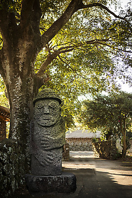 PSD 나무 편집이미지 길 여행 한옥 풍경 사람없음 제주도 돌하르방 디지털합성 마을길 디지털아트 이미지편집 식물 한국전통 고건축 한국 파일형식