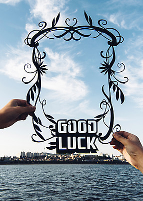 포토 JPG 주간 구름 손 백그라운드 하늘 프레임 한명 들기 풍경 야외 신체부위 도시풍경 도시 행운 페이퍼아트 한강 국내포토 자연요소 1 컨셉 모션 서울 사람 랜드마크 파일형식