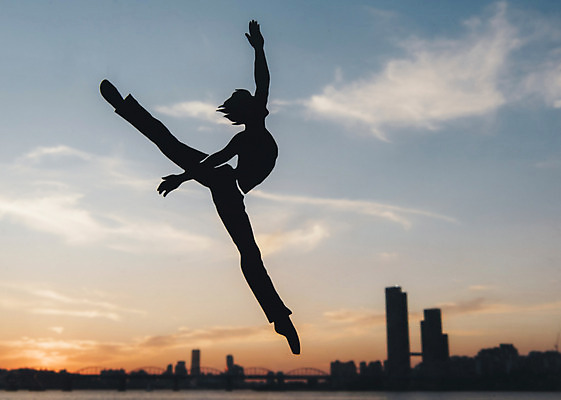 포토 JPG 주간 구름 남자 백그라운드 하늘 프레임 한명 사람 풍경 빌딩 야외 도시풍경 노을 도시 페이퍼아트 한강 발레리노 국내포토 자연요소 1 서울 건물 발레 랜드마크 파일형식