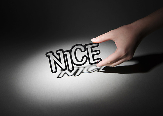 포토 JPG 스튜디오촬영 손 영어 백그라운드 프레임 실내 그림자 한명 들기 신체부위 페이퍼아트 국내포토 문자 1 모션 사람 내부 파일형식