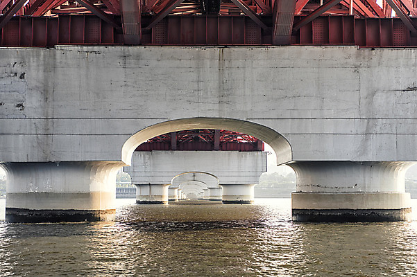 포토 JPG 주간 물결 백그라운드 서울 풍경 사람없음 야외 반사 한강 다리밑 성산대교 국내포토 자연요소 한국 다리_건축물 아래 랜드마크 파일형식