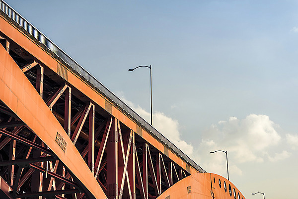 포토 JPG 주간 로우앵글 백그라운드 가로등 하늘 서울 풍경 사람없음 야외 한강 성산대교 가교 국내포토 자연요소 건축물 공공시설 뷰포인트 한국 다리_건축물 랜드마크 파일형식