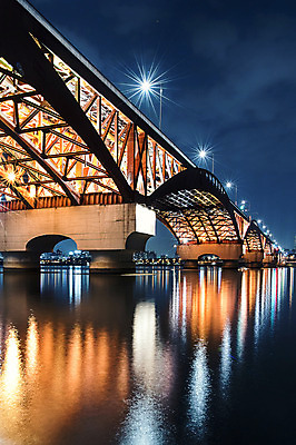 포토 JPG 야경 가로등 조명 서울 사람없음 야외 도시풍경 반사 한강 성산대교 가교 국내포토 건축물 공공시설 한국 풍경 다리_건축물 도시 야간 랜드마크 파일형식 풍경_경치