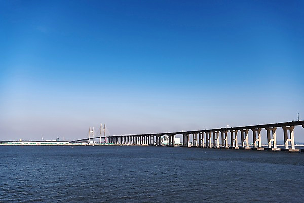 포토 JPG 주간 바다 풍경 사람없음 야외 가을 충청남도 서해대교 가교 평택 국내포토 자연요소 건축물 계절 다리_건축물 충청도 경기도 파일형식