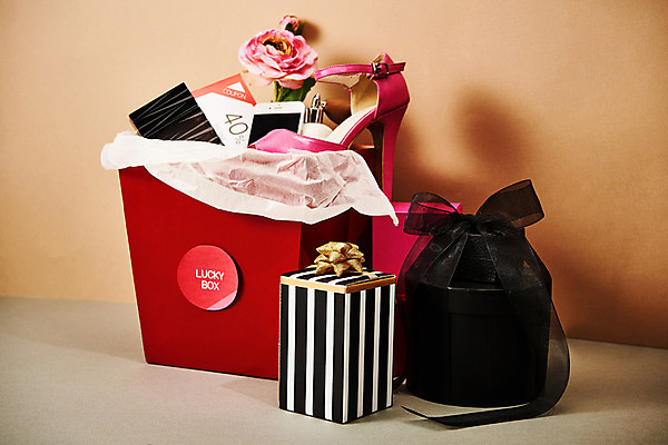 포토 JPG 꽃 구두 사람없음 선물상자 스마트폰 쇼핑 세일 쿠폰 럭키박스 국내포토 식물 신발 선물 핸드폰 스마트기기 상자 파일형식