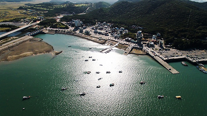 포토 JPG 주간 바다 풍경 사람없음 야외 가을 충청남도 부둣가 항공촬영 선박 당진 국내포토 자연요소 계절 뷰포인트 수상교통 항구 충청도 파일형식