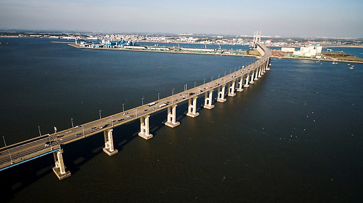 포토 JPG 주간 도로 바다 풍경 사람없음 야외 가을 충청남도 항공촬영 가교 당진 국내포토 자연요소 건축물 계절 길 뷰포인트 교통시설 충청도 파일형식