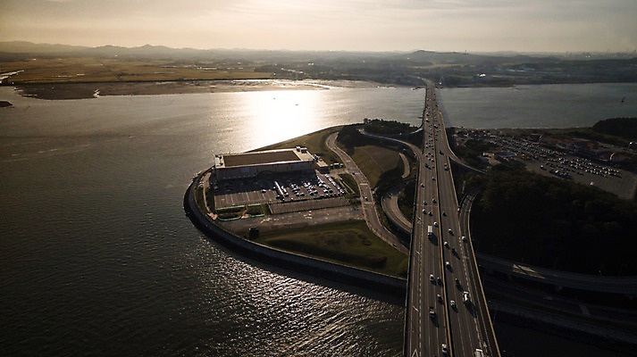 포토 JPG 주간 도로 바다 풍경 사람없음 야외 노을 가을 충청남도 항공촬영 가교 당진 국내포토 자연요소 건축물 계절 길 뷰포인트 교통시설 충청도 파일형식