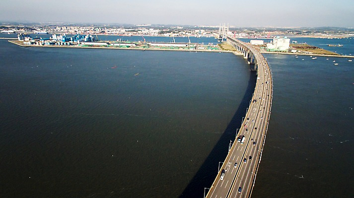 포토 JPG 주간 도로 바다 풍경 사람없음 야외 가을 충청남도 항공촬영 가교 당진 국내포토 자연요소 건축물 계절 길 뷰포인트 교통시설 충청도 파일형식