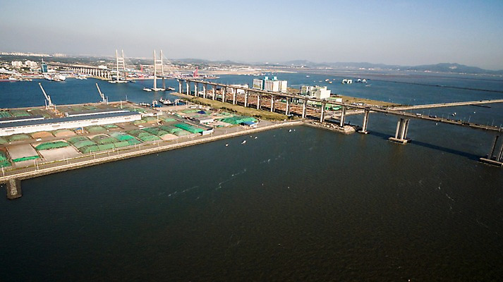 포토 JPG 주간 바다 풍경 사람없음 야외 가을 충청남도 항공촬영 가교 당진 국내포토 자연요소 건축물 계절 뷰포인트 충청도 파일형식