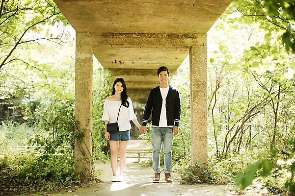 포토 JPG 주간 전신 커플 여자 남자 대학생 대학생라이프 서기 20대 성인 야외 두명 앞모습 캐주얼 청춘 손잡기 다정 한국인 캠퍼스커플 다리밑 성인만 국내포토 자연요소 학생 라이프스타일 옷 뷰포인트 컨셉 관계 모션 사람 동양인 청년 다리_건축물 아래 파일형식