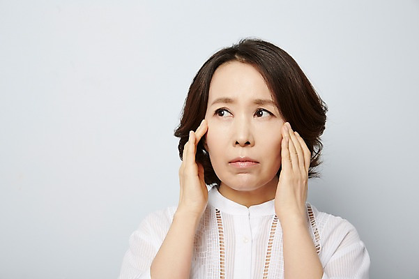 포토 JPG 스튜디오촬영 응시 여자 40대 중년라이프 실내 한명 상반신 성인 뷰티 한국인 주름 국내포토 1 라이프스타일 시선 중년 사람 동양인 내부 파일형식