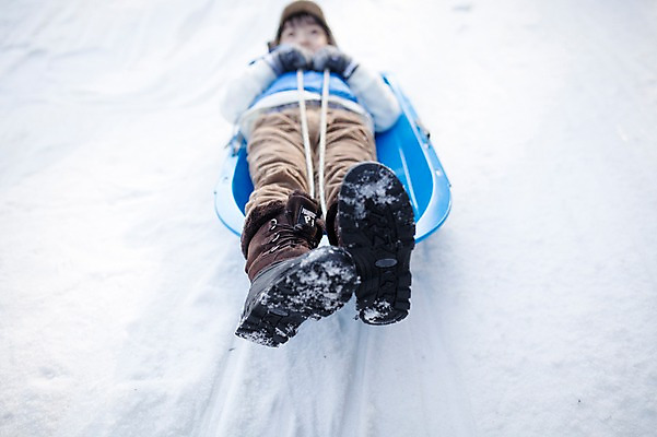 포토 JPG 주간 전신 남자 어린이 겨울 한명 야외 앞모습 아웃포커스 눕기 화목 한국인 가족라이프 썰매 양평 소년한명만 국내포토 자연요소 1 라이프스타일 계절 뷰포인트 컨셉 가족 모션 촬영기법 사람 동양인 경기도 남자한명만 소년만 파일형식