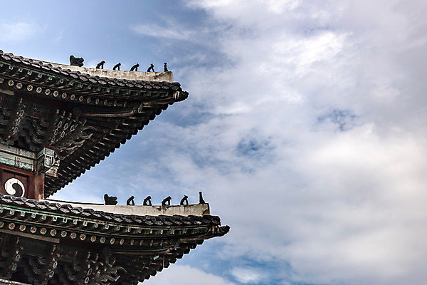 포토 자연요소 동양문화 건축물 건축 지붕 한국 기와 문화재 경기도 수원 파일형식 풍경 어처구니 성 처마 기와지붕 고건축 사람없음 야외 한국문화 세계문화유산 화성시 JPG 장안문 주간 하늘 구름 국내포토