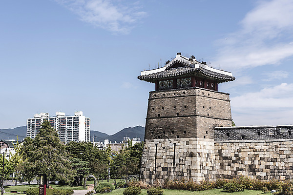 포토 JPG 주간 한국문화 건축물 고건축 풍경 사람없음 야외 세계문화유산 문화재 가을 성 벽돌담 수원 성곽길 화성시 서북공심돈 국내포토 자연요소 동양문화 계절 건축 길 벽돌 한국 담장 경기도 파일형식