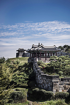 포토 JPG 주간 나무 한국문화 건축물 고건축 자연 풍경 사람없음 야외 세계문화유산 문화재 가을 성 성벽 벽돌담 수원 성곽길 화성시 방화수류정 국내포토 자연요소 식물 동양문화 계절 건축 길 벽돌 한국 담장 생태계 경기도 파일형식
