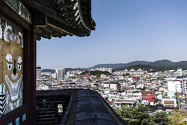 포토 JPG 주간 한국문화 건축물 고건축 풍경 사람없음 야외 세계문화유산 문화재 성 벽화 성벽 기와지붕 수원 화성시 국내포토 자연요소 동양문화 건축 지붕 한국 기와 그림 경기도 파일형식