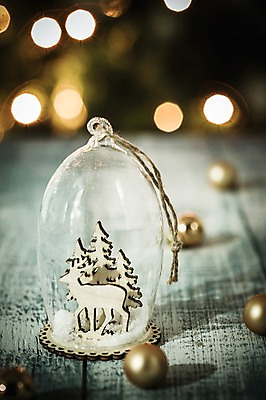 포토 JPG 스튜디오촬영 백그라운드 크리스마스장식 크리스마스 겨울 실내 이벤트 사람없음 장식볼 오브젝트 보케 나무판자 오너먼트 국내포토 계절 기념일 내부 목재 장식 파일형식