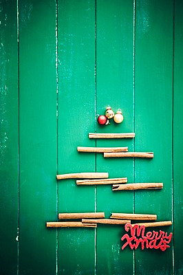 포토 JPG 스튜디오촬영 백그라운드 크리스마스장식 크리스마스 겨울 실내 이벤트 사람없음 방울 오브젝트 나무판자 민트색 시나몬 오너먼트 국내포토 계절 기념일 컬러 내부 목재 장식 파일형식