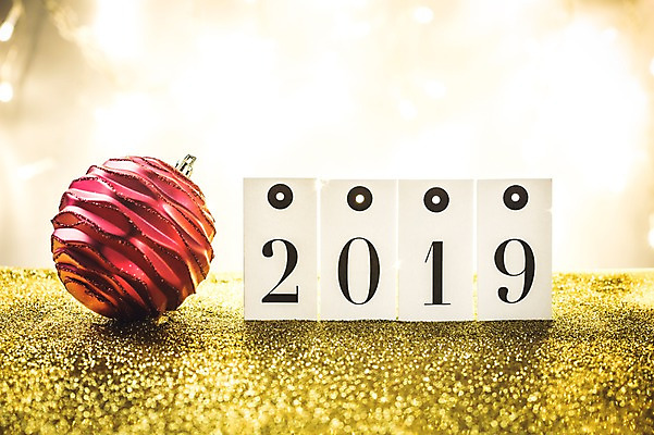 포토 JPG 스튜디오촬영 백그라운드 크리스마스 겨울 실내 이벤트 사람없음 반짝임 금색 달력 오브젝트 오너먼트 2019년 국내포토 계절 기념일 컬러 크리스마스장식 모션 내부 연도 파일형식