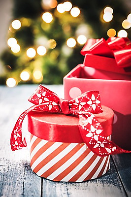 포토 JPG 스튜디오촬영 리본 백그라운드 크리스마스 겨울 실내 이벤트 사람없음 선물상자 상자 크리스마스트리 오브젝트 오너먼트 국내포토 계절 기념일 크리스마스장식 선물 내부 파일형식