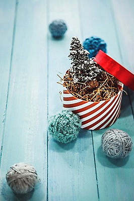 포토 JPG 스튜디오촬영 백그라운드 겨울 실내 이벤트 사람없음 장식 선물상자 크리스마스트리 오브젝트 실뭉치 국내포토 계절 크리스마스 선물 내부 상자 파일형식