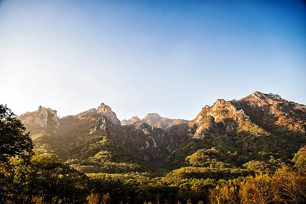 포토 JPG 주간 자연 하늘 산 풍경 사람없음 야외 가을 설악산 국내포토 자연요소 계절 생태계 인제 파일형식
