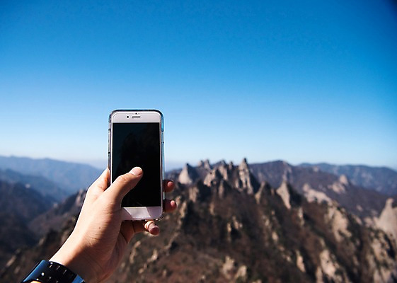 포토 JPG 주간 손 자연 하늘 들기 풍경 야외 신체부위 스마트폰 가을 설악산 국내포토 자연요소 계절 모션 산 사람 핸드폰 스마트기기 생태계 인제 파일형식