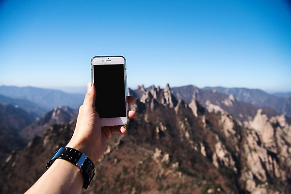 포토 JPG 주간 손 자연 하늘 들기 풍경 야외 신체부위 스마트폰 가을 설악산 국내포토 자연요소 계절 모션 산 사람 핸드폰 스마트기기 생태계 인제 파일형식