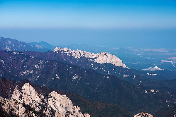포토 JPG 주간 자연 하늘 풍경 사람없음 야외 가을 바위 설악산 국내포토 자연요소 계절 산 돌_바위 생태계 인제 파일형식