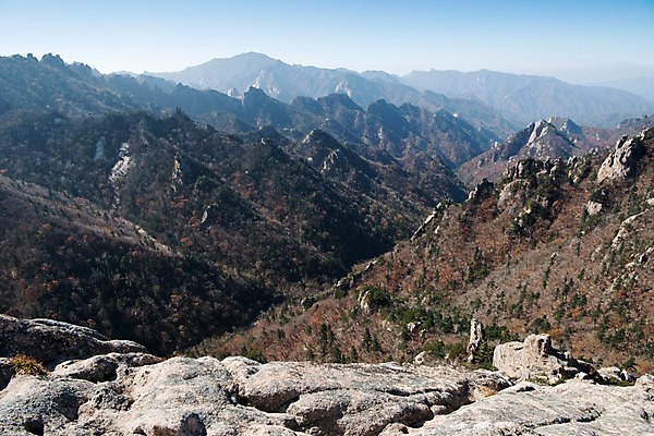 포토 JPG 주간 자연 풍경 사람없음 야외 가을 바위 정상 설악산 국내포토 자연요소 계절 산 돌_바위 생태계 인제 파일형식