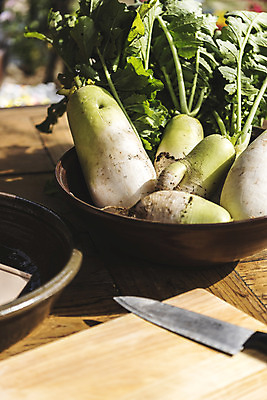 포토 자연요소 다수 주방용품 뿌리채소 파일형식 사람없음 여러개 야외 주간 칼 도마 무 JPG 식재료 국내포토