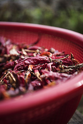포토 JPG 식재료 사람없음 소쿠리 김장 김장재료 말린고추 국내포토 고추 바구니 파일형식
