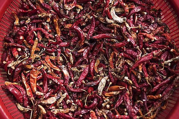 포토 JPG 식재료 사람없음 소쿠리 김장 김장재료 말린고추 국내포토 고추 바구니 파일형식