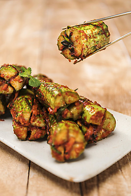 포토 JPG 스튜디오촬영 한식 젓가락 오이 사람없음 발효 발효음식 오이소박이 오이김치 젓가락질 국내포토 음식 채소 김치 수저 실내 손짓 파일형식