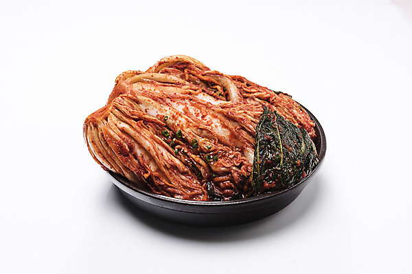 포토 JPG 스튜디오촬영 한식 실내 사람없음 사기그릇 배추 흰배경 발효 배추김치 발효음식 두포기 포기김치 국내포토 그릇 음식 백그라운드 2 채소 김치 내부 흰색 파일형식