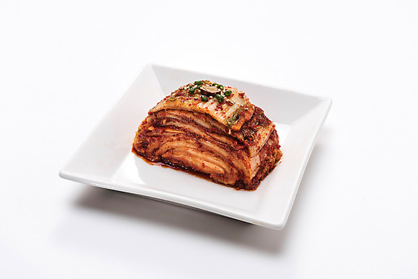 포토 JPG 스튜디오촬영 한식 실내 사람없음 흰배경 발효 배추김치 발효음식 사각접시 국내포토 접시 음식 백그라운드 김치 내부 흰색 파일형식