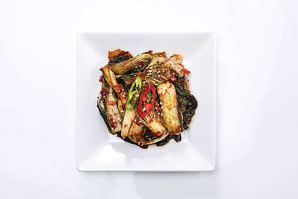 포토 JPG 스튜디오촬영 한식 고추 실내 사람없음 고명 흰배경 갓 사각접시 열무 국내포토 접시 음식 백그라운드 채소 내부 흰색 무 파일형식