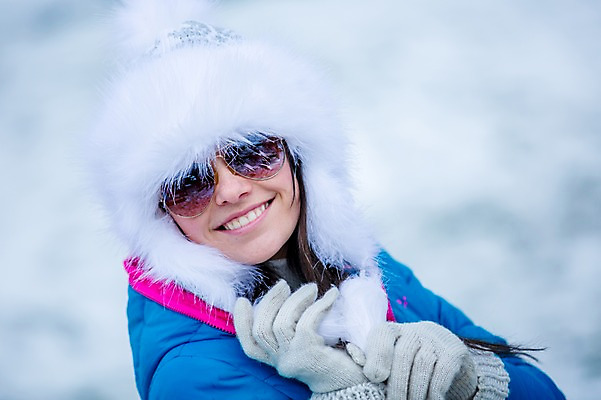 포토 JPG 주간 서양인 외국인 여자 행복 얼굴 겨울 한명 미소 웃음 근접촬영 상반신 20대 성인 야외 앞모습 신체부위 즐거움 성인여자한명만 국내포토 자연요소 1 계절 감정 뷰포인트 표정 사람 인종 청년 여자한명만 성인여자만 파일형식